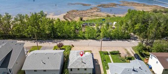 Kinepik Cottage Sunroom with Beach Access