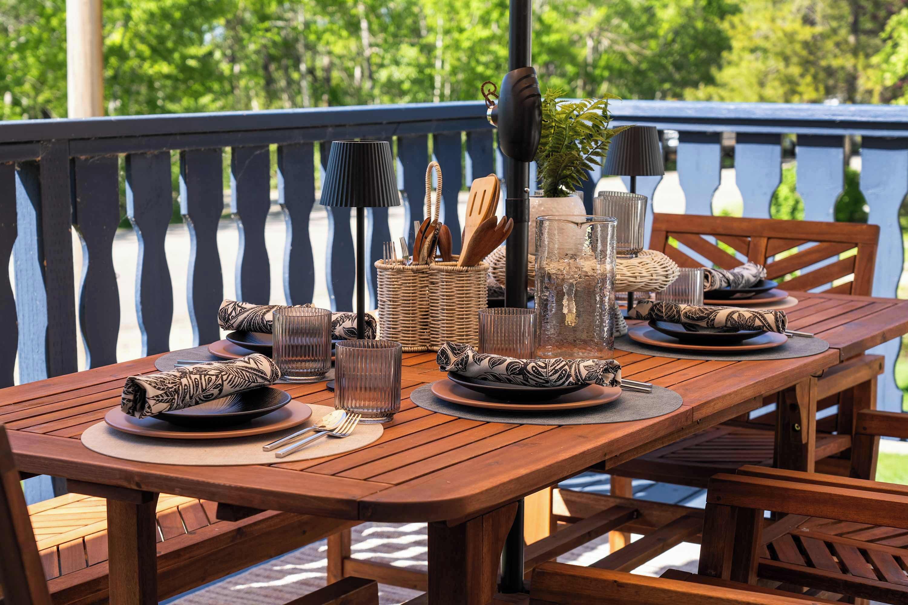 Outdoor dining