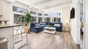 TV - Boho Bliss | Mission Beach Retreat w/ Surfboards (San Diego)