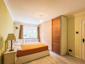 4 bedrooms, free WiFi