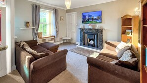 TV - 2 bedroom accommodation in Hebden (Hebden)