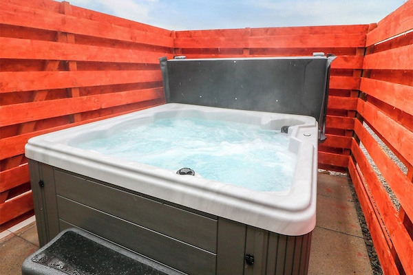 Hot tub | Clauchan Farm - The Barn - Clauchan Farm , near Gatehouse of Fleet