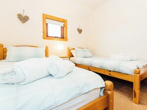3 bedrooms, free WiFi - Middle Byre - CC537236 (near Gatehouse of Fleet)