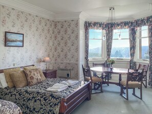 3 bedrooms, free WiFi - The German Room - UK48669 (Lairg)