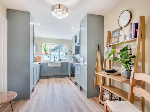 4 bedroom accommodation in Tickhill, near Selby