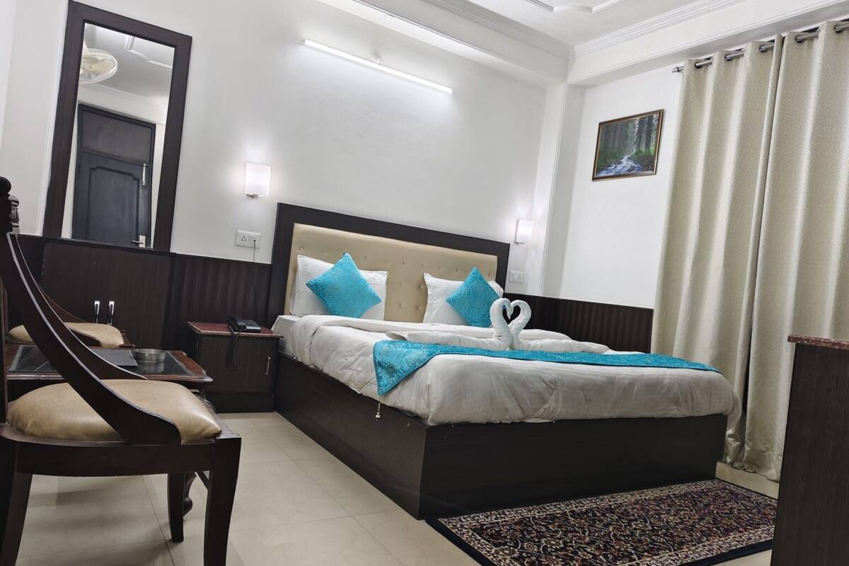 Deluxe Room, City View | Desk, laptop workspace, free WiFi