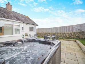 Outdoor dining - 3 bedroom accommodation in Llandanwg, near Harlech (Llandanwg, near Harlech)