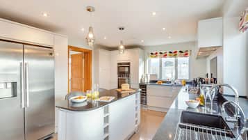 Dishwasher, highchair