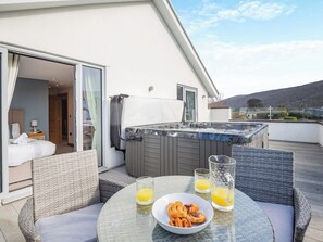 Outdoor dining - Hafod Y Morfa - UK48829 (Harlech)