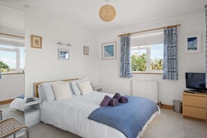 3 bedrooms, iron/ironing board, travel crib, WiFi