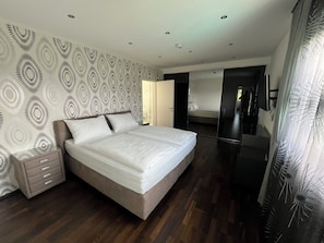 House, 2 Bedrooms, Mountain View