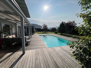 House, 2 Bedrooms, Mountain View | Living area
