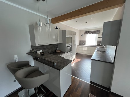 House, 2 Bedrooms, Mountain View | Private kitchen. ART HOTEL SPIELBERG