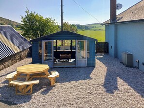 Outdoor dining - 2 bedroom accommodation in Comrie, near Crieff (Comrie, near Crieff)