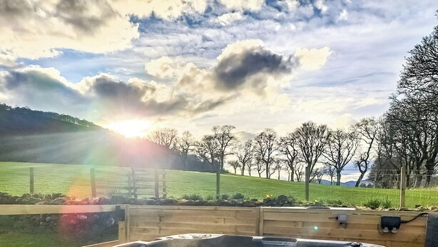 Outdoor spa tub - 2 bedroom accommodation in Comrie, near Crieff (Comrie, near Crieff)