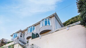 Exterior detail - Rock House Apartment (Torquay)