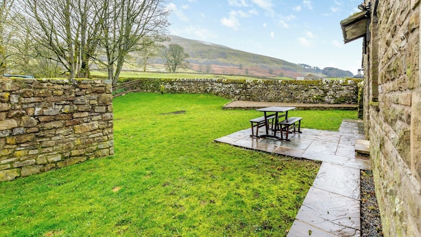 Outdoor dining - 2 steps to entrance. (Simonstone, near Hawes)