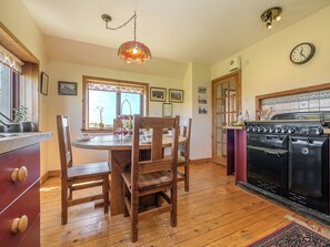 Dining - 2 bedroom accommodation in Wick (Wick)