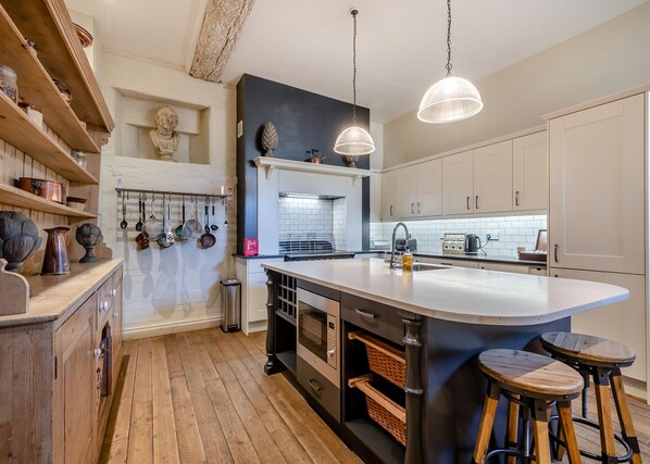 Dishwasher, highchair