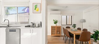 Stylish 2-Bed House with Parking