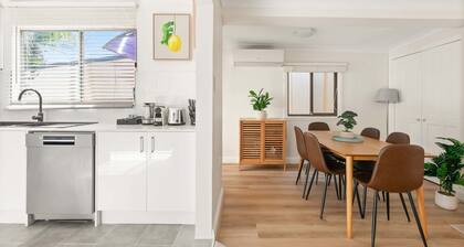 Stylish 2-Bed House with Parking