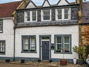 Exterior - 4 bedroom accommodation in Falkland (Falkland)