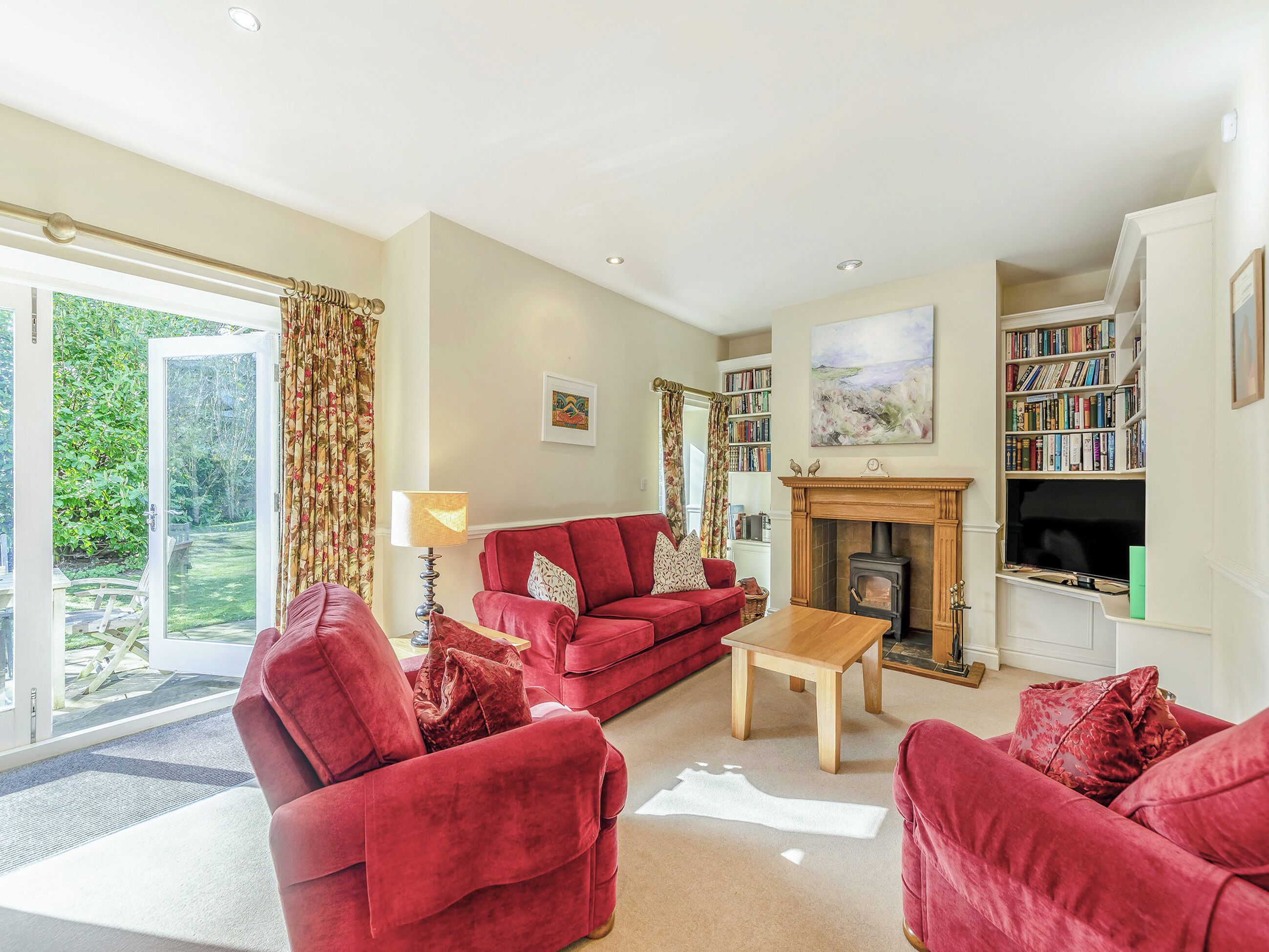 TV, fireplace