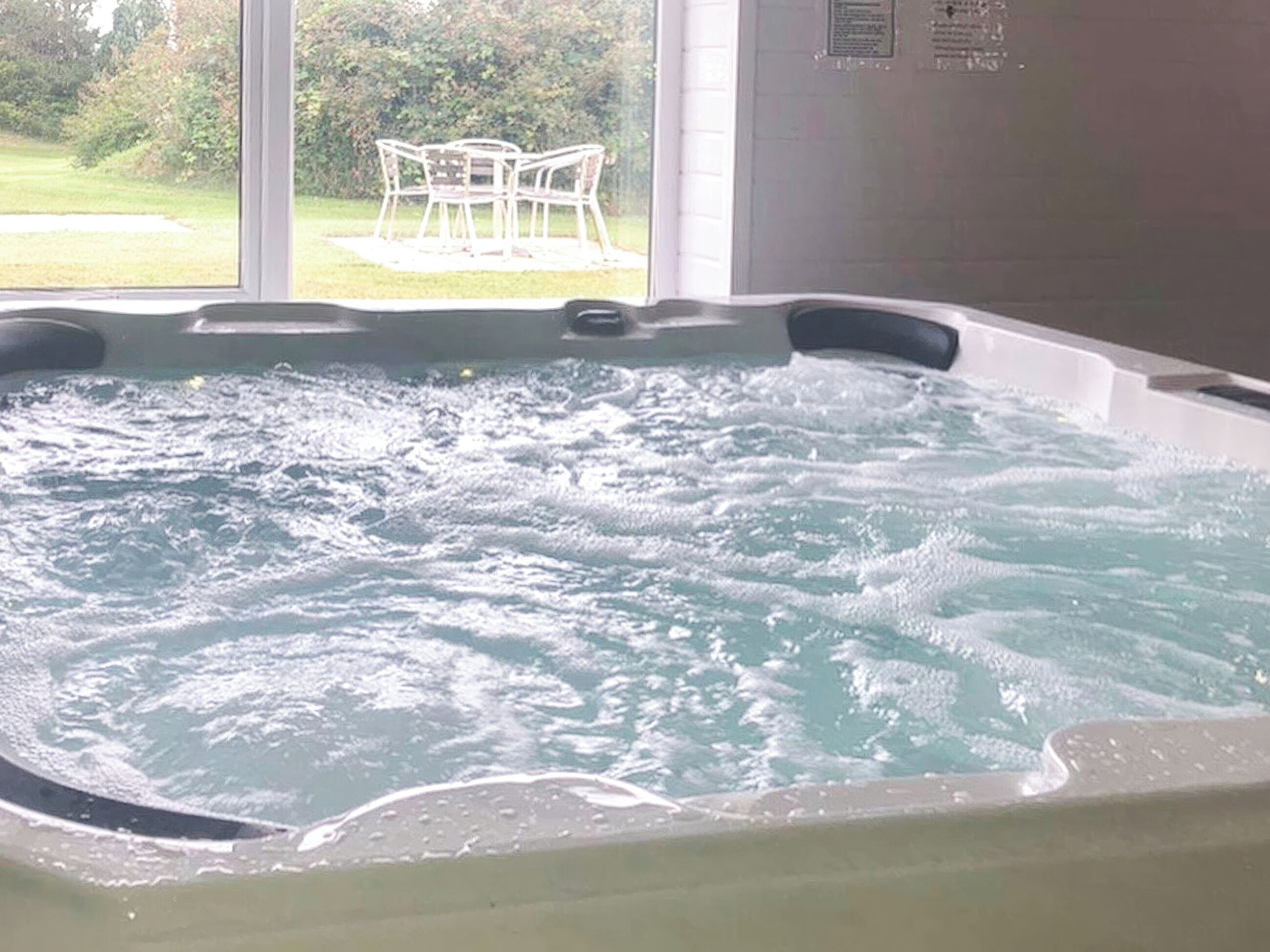 Indoor spa tub