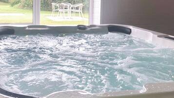 Indoor spa tub