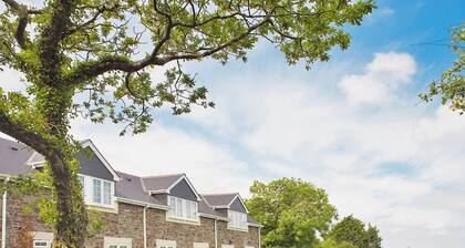 Bramling Apartment - UK49302