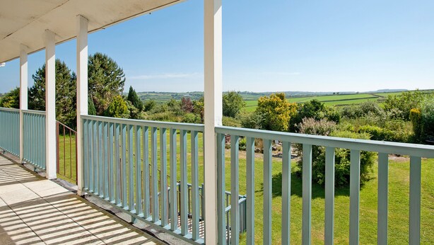 A covered outdoor area with a view of a green landscape. - Willow Apartment - UK49303 (Woolfardisworthy, Clovelly)