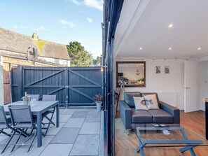 Outdoor dining - Harbour Lodge - UK49490 (Whitstable)