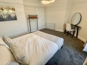 2 室のベッドルーム、WiFi (無料)