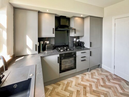 Queen Street Apartments 3