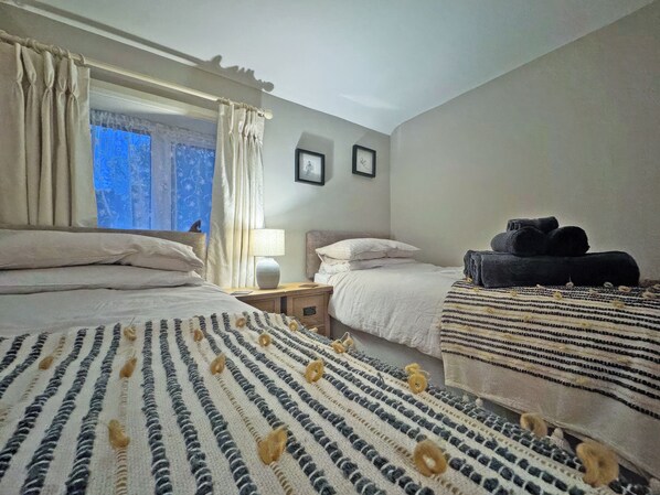 Unclassified image, 1 of 6, button