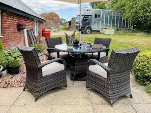 Unclassified image, 3 of 6, button