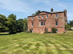 Exterior - 10 bedroom accommodation in Dumfries (Dumfries)