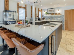 Dishwasher - 4 bedroom accommodation in Tacolneston (Tacolneston)