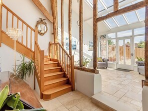Interior - 4 bedroom accommodation in Tacolneston (Tacolneston)