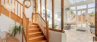4 bedroom accommodation in Tacolneston