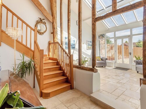 4 bedroom accommodation in Tacolneston