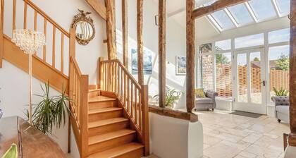 4 bedroom accommodation in Tacolneston