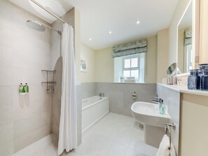 Towels - 1 bedroom accommodation in Doxford, near Embleton (Doxford, near Embleton)