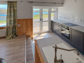 Dishwasher, cookware/dishes/utensils