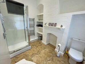 Towels - 1 bedroom accommodation in Toynton All Saints, near Horncastle (Toynton All Saints, near Horncastle)