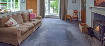 5 bedroom accommodation in Lancaster