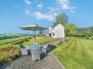 Outdoor dining - 5 bedroom accommodation in Dumfries (Dumfries)