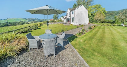 5 bedroom accommodation in Dumfries