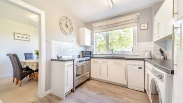 Dishwasher, cookware/dishes/utensils