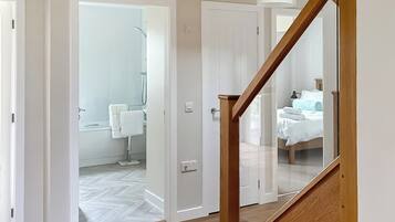 4 bedrooms, free WiFi